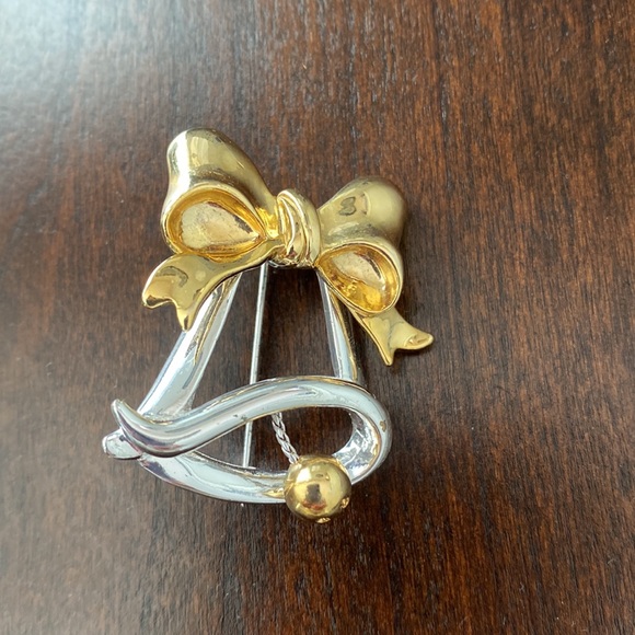 VINTAGE SilverTone and Gold Tone Bell Brooch/Pin - Picture 2 of 7